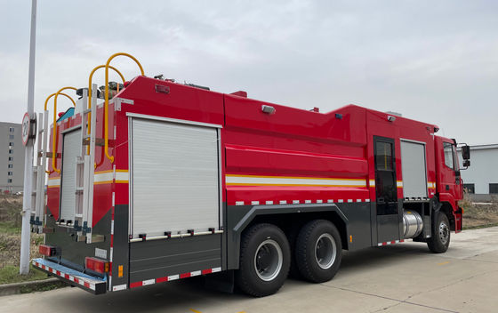 Professional IVECO Heavy Duty Fire Truck 6x4 For Road Spraying Multifunctional